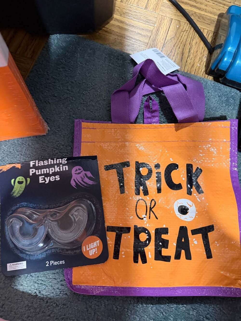Trick Or Treat Halloween Bag and Flashing Pumpkin Eyes Set